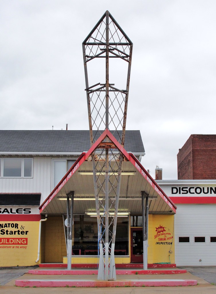 Former Phillips 66 batwing gas station, Quincy, Illinois … Flickr