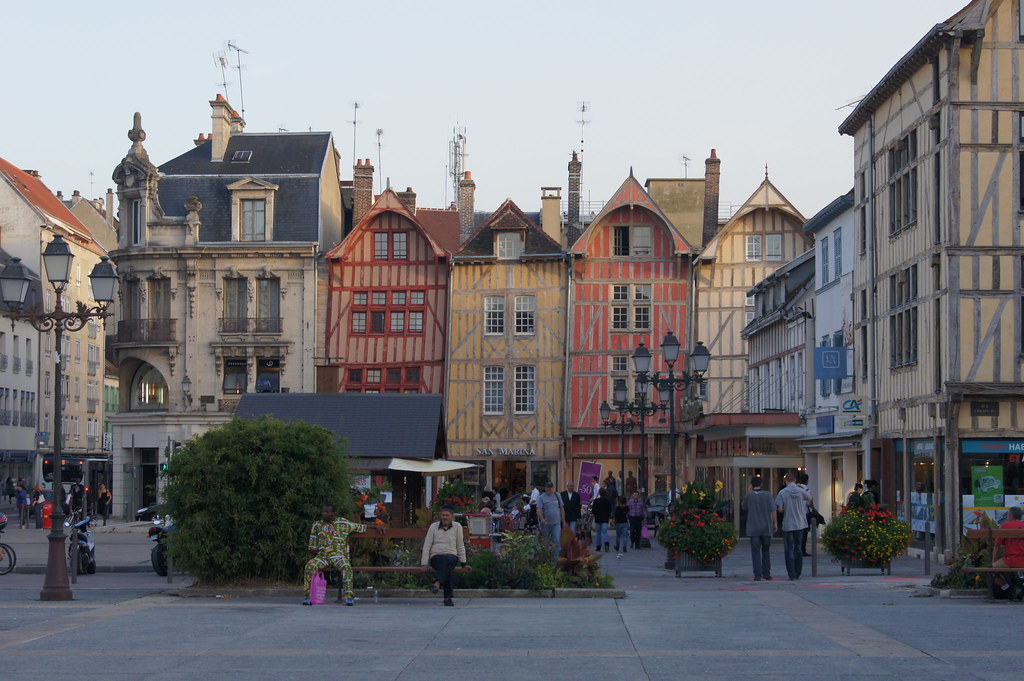 Place de l'Hôtel de Ville, Troyes, Aube Découvrez les vidé… Flickr