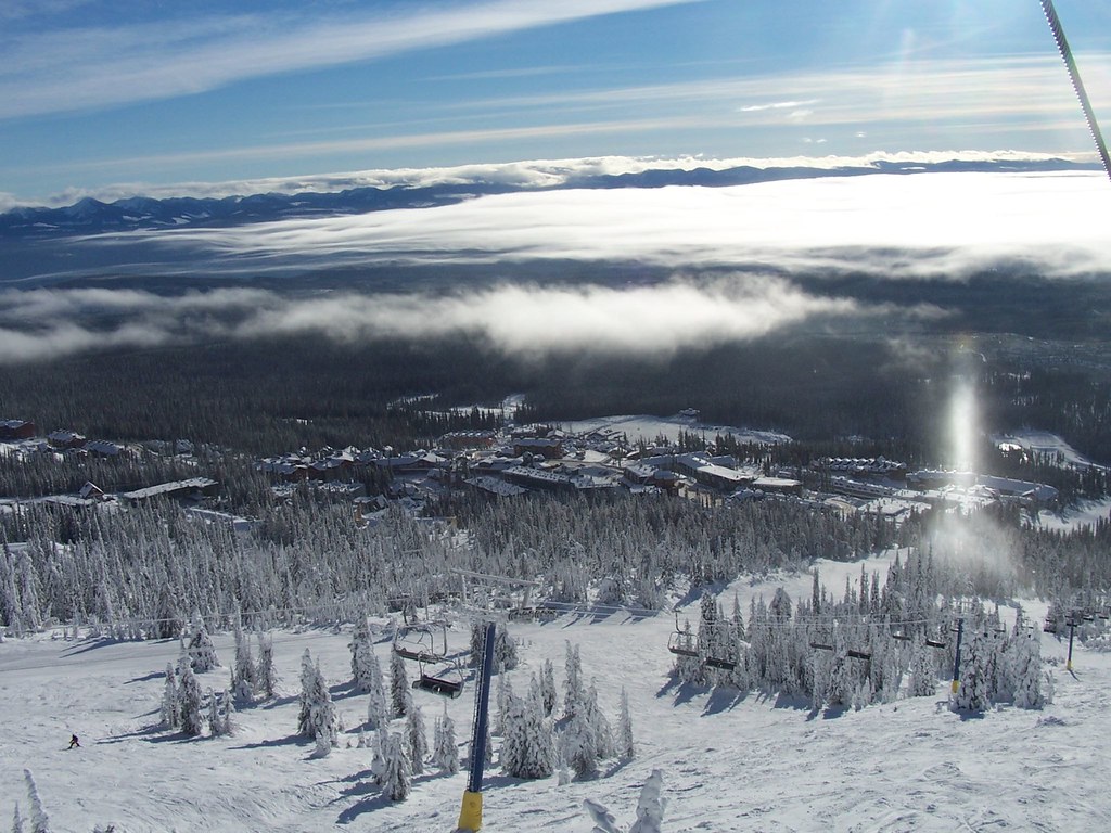 Big White Village The Big White Village from the Snow Ghos… Flickr
