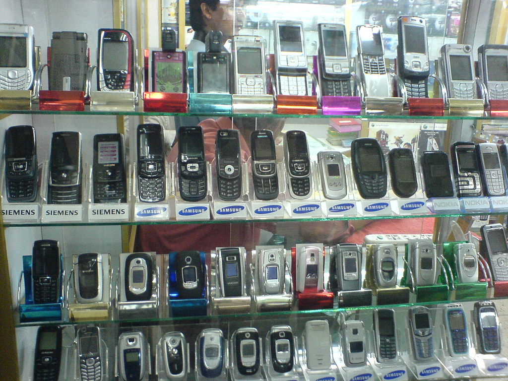 Mobile shop in Estern plaza market in Dhaka A lots of mobi… Flickr