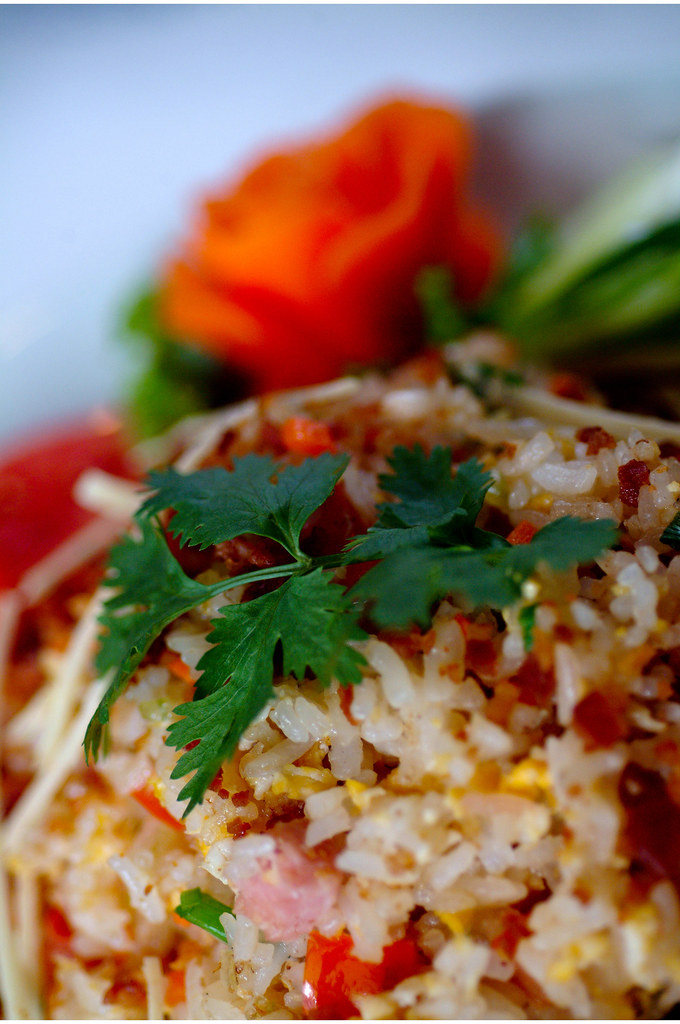 Thailand 2004 Khao Pad Nam (sausage in sticky rice and gar… Flickr