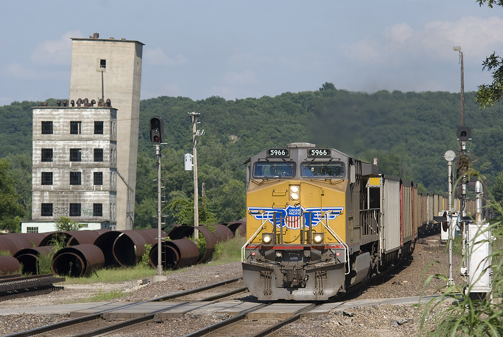 Westbound number 1....Osage City, MO The Jeff City Sub is … Flickr