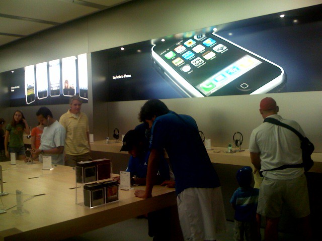 Apple Store Oxmoor Center Louisville KY Steven B. Combs