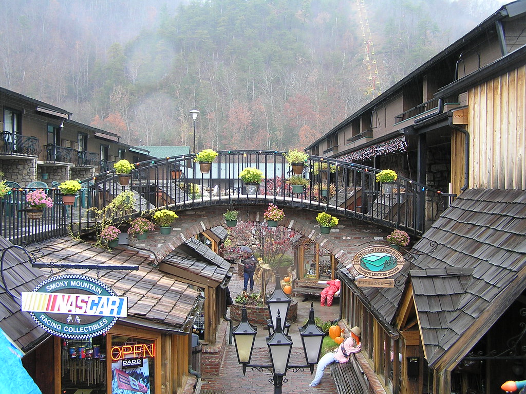 077 Tennessee Gatlinburg Shopping mall E & E Flickr