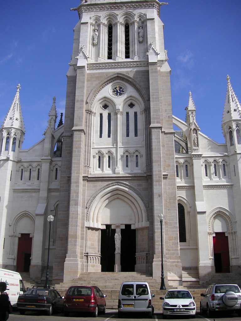 StNicolas L'église à la façade la plus moche de France. Nicolò Flickr