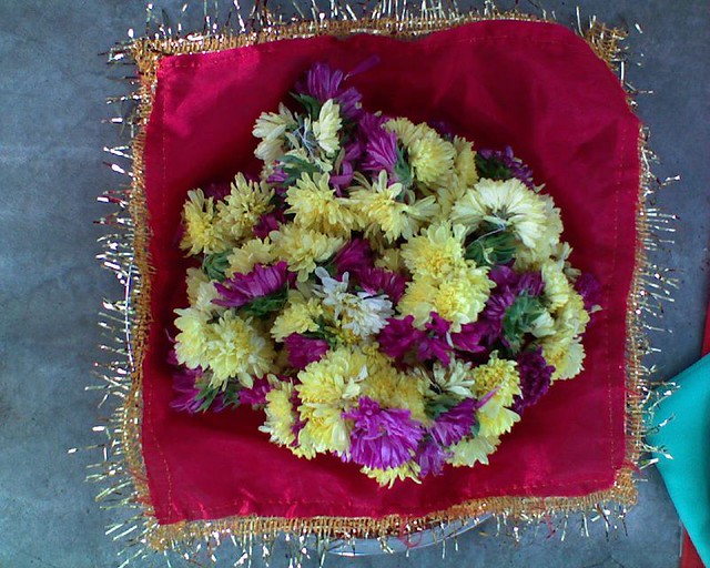 Flowers for Puja Sri Maha Lakshmi yagya 21092007. www.on… Flickr