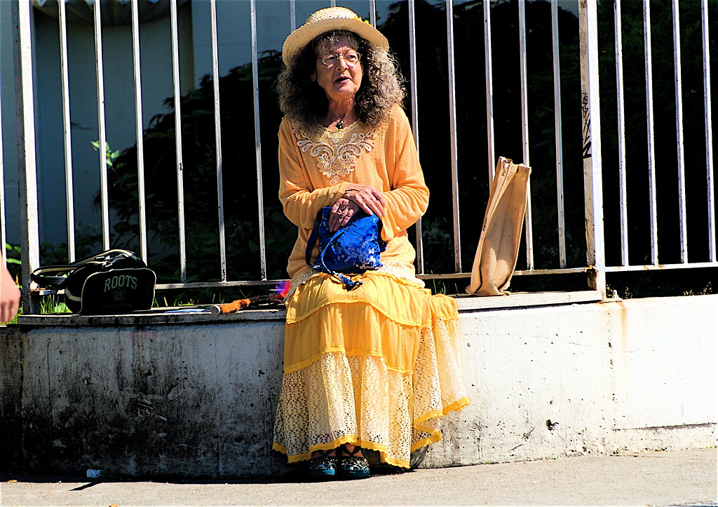 Downtown Eastside Yellow 1 Waiting for a ride to Ch… Flickr