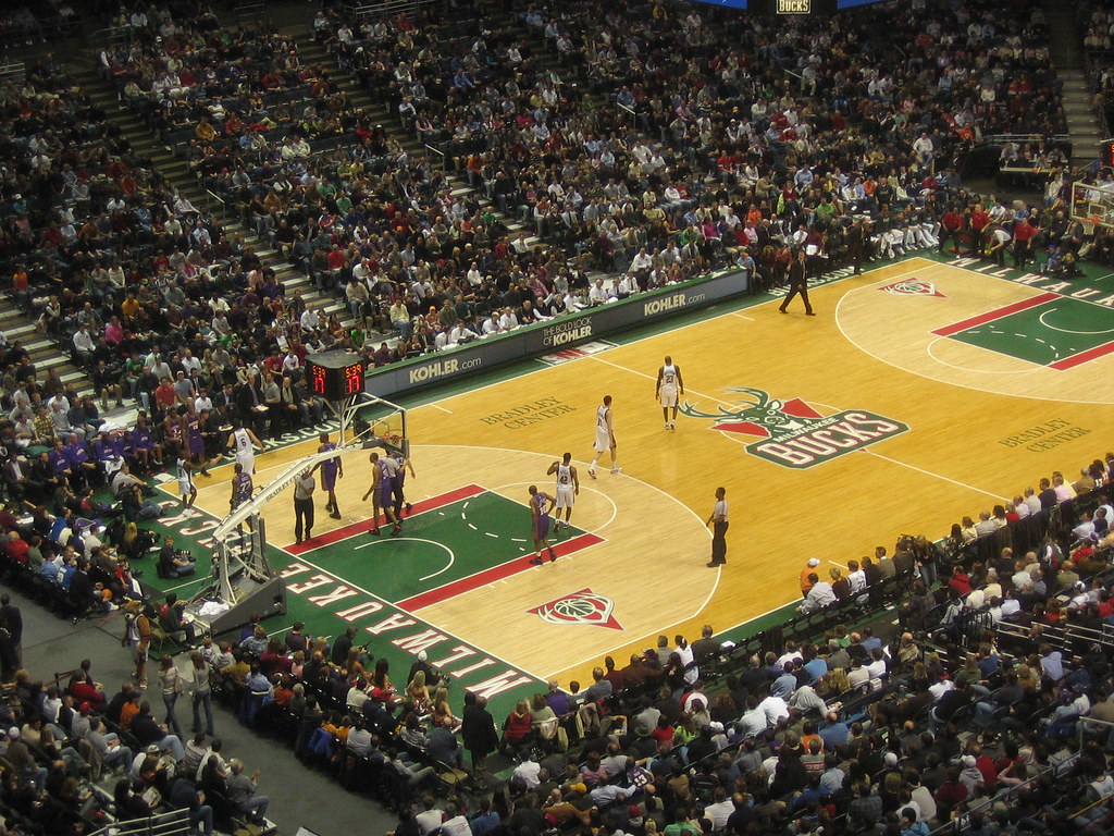 Bucks vs Suns Somehow a close game. Jeramey Jannene Flickr