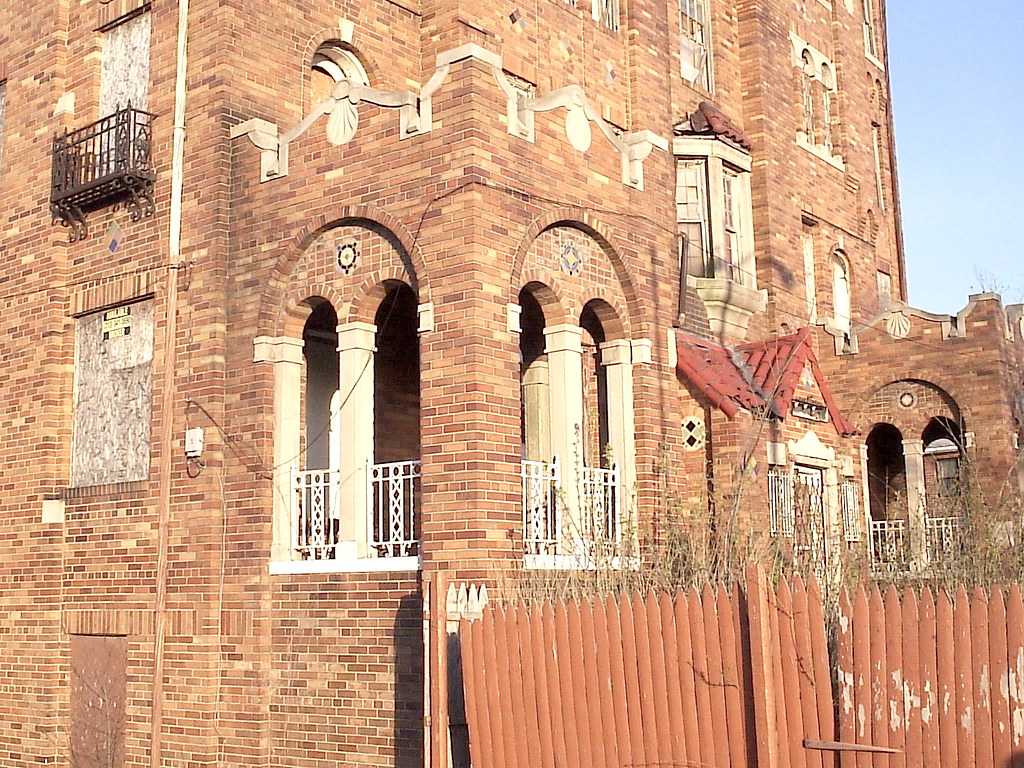 Porch 13750 Dexter Boulevard, Villa Nova ApartmentsDetr… Flickr