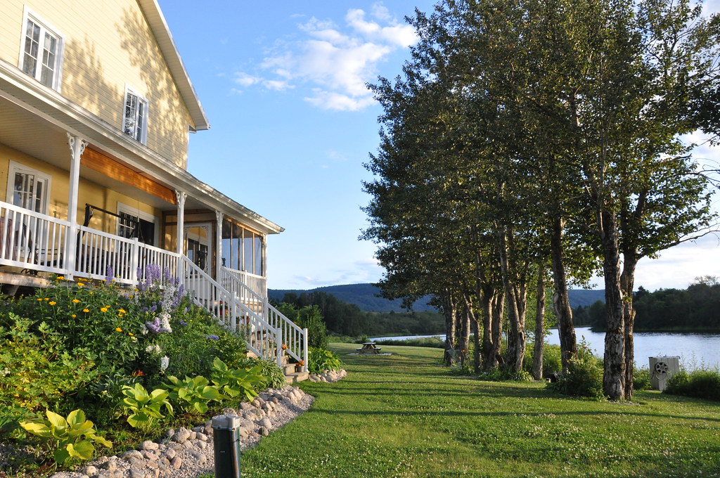 Close to Lac Saint Jean Gîte Du Pont Flottant Rang StIsi… Flickr