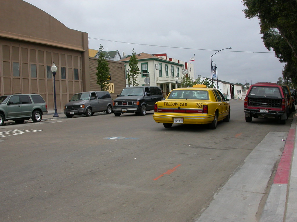 Lincoln Taxi Yellow Cab Lincoln Town Car in Downtown San D… So Cal