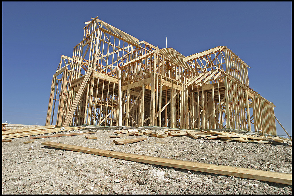 McHouse Under Construction A cookie cutter house under con… Flickr