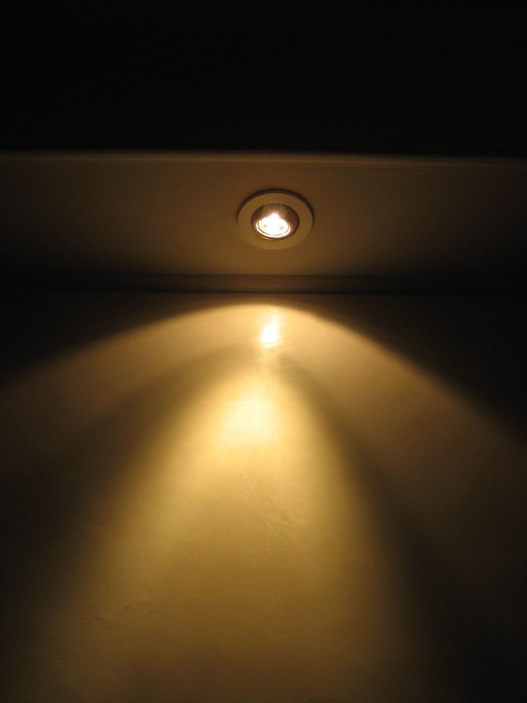 spotlight Day twentythree of my 2007 photo journal. sunshinecity