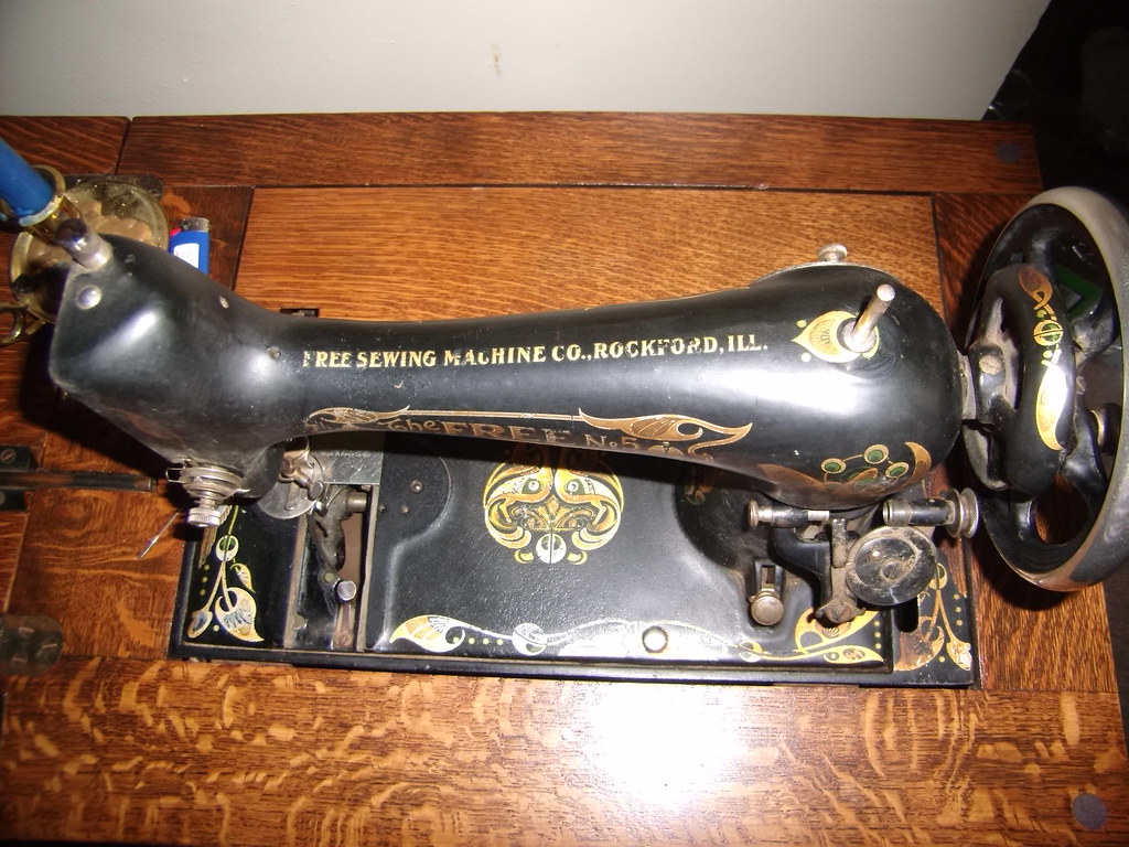 New Sewing Machine 005 Top view "Free Sewing Machine Co., … Flickr