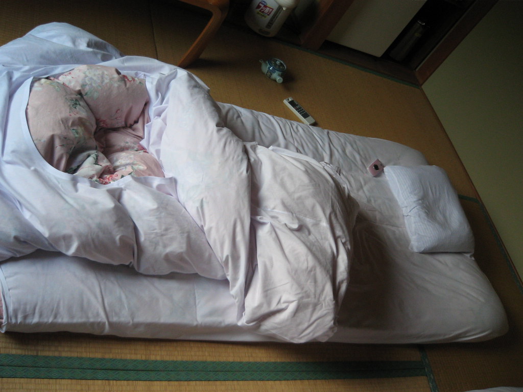 How To Make A Hard Futon More Comfortable / How To Make A Futon Look