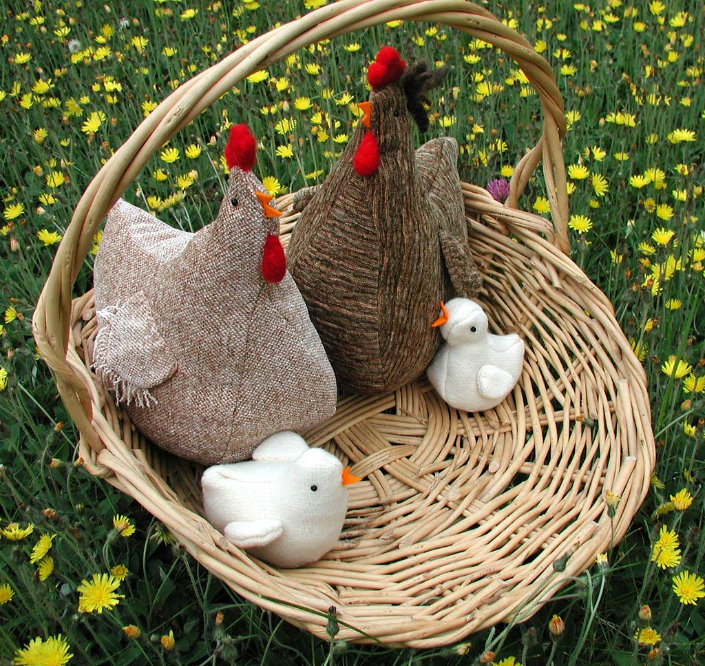 Hens in a basket © All rights reserved. rainsend Flickr