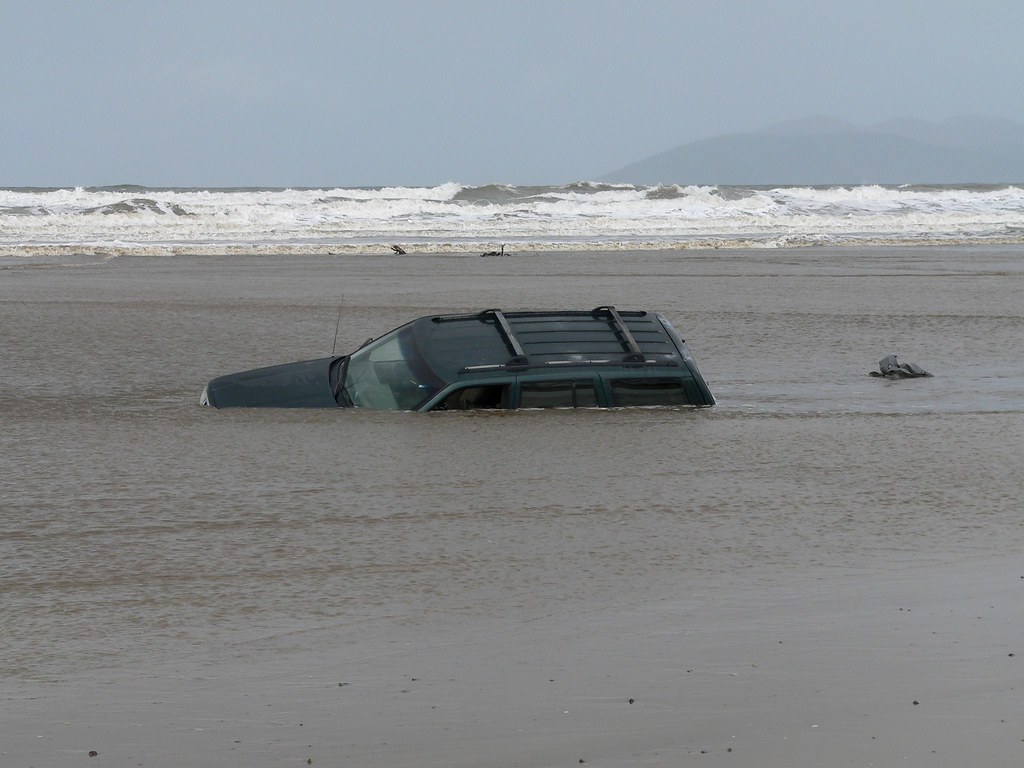 LOSING IT at Pismo Beach's Dangerous Crossingimg03 Flickr