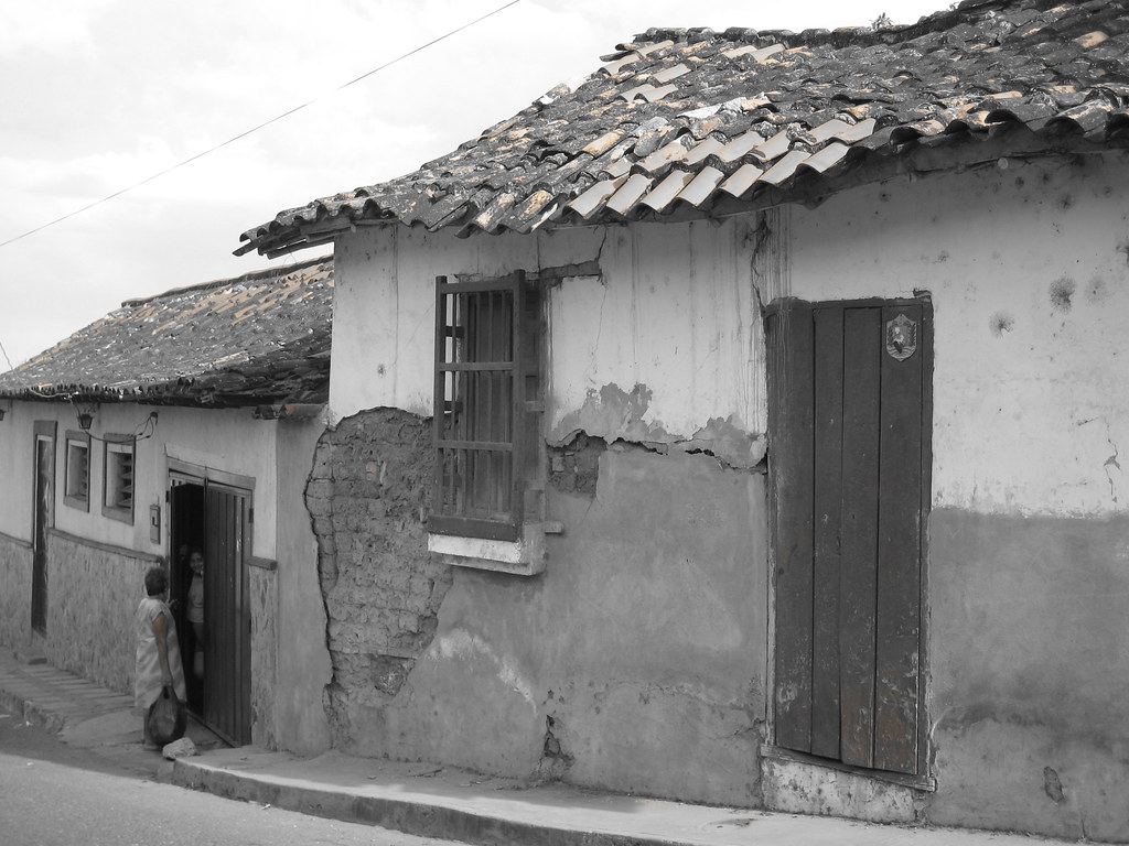 Una casa vieja, muy vieja... Trabajando en Santa Rosa, me … Flickr