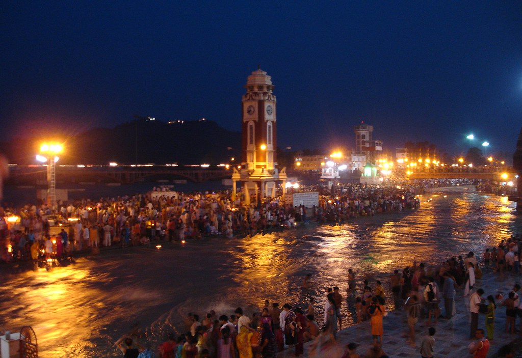 Haridwar Night Scene of Ganga and ghats near Har ki pauri… Flickr