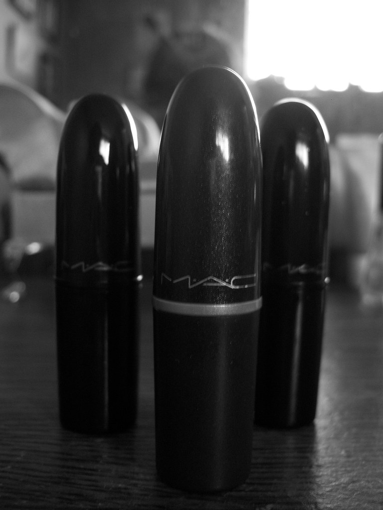 MAC black & white Left to my own devices when the weather … Zinnat