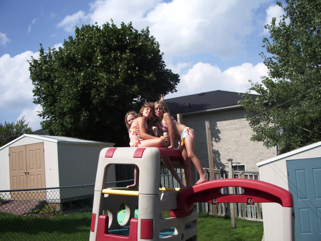 Amber, Lara & Deena Lara's 8th birthday July 27,2006 Katrina