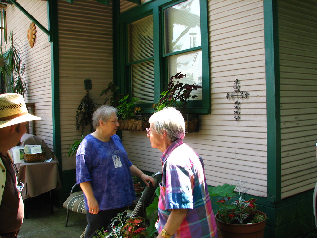 IMG_4825 tour visitors at Greendale Gardens "PEACE GARDEN … Flickr