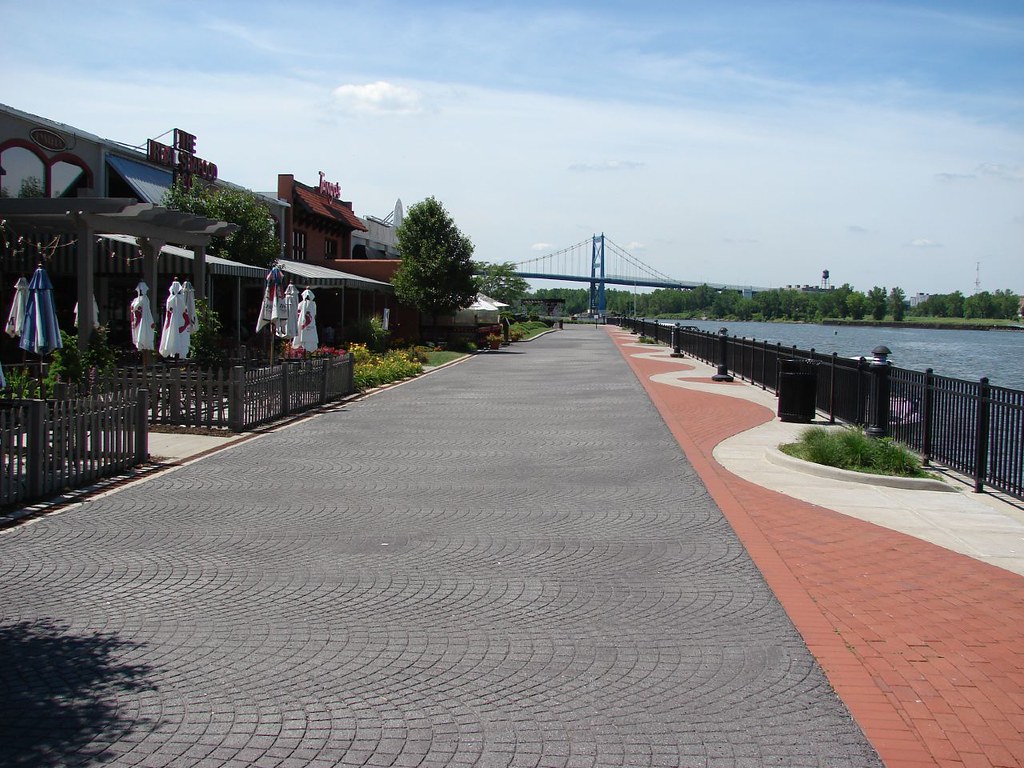 RiverFront2 Toledo, Ohio beautiful river front walk in the… Flickr