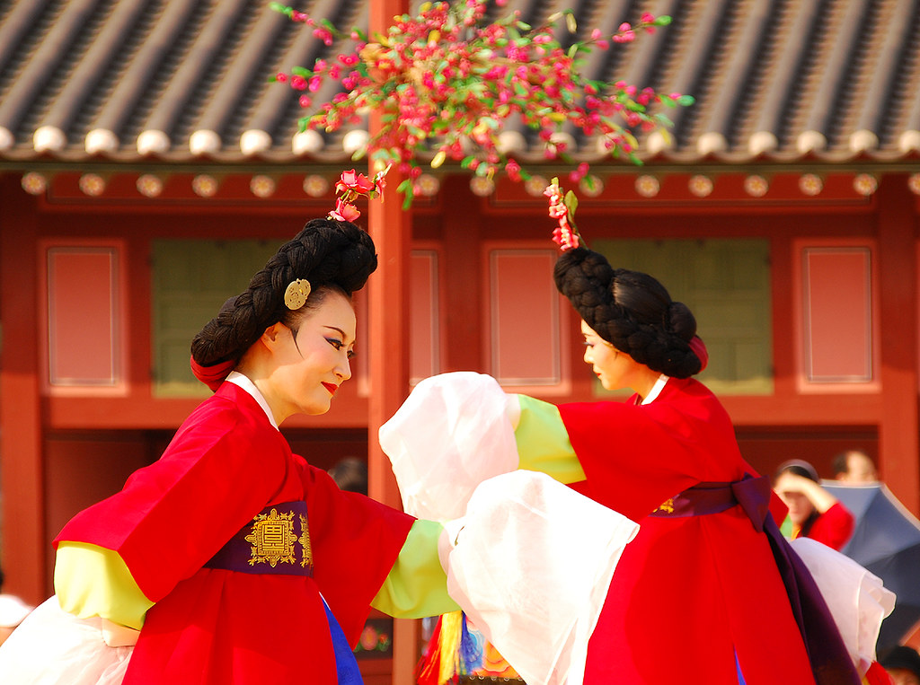 DSC_0465 Performers conduct a court dance. Paul B. Flickr