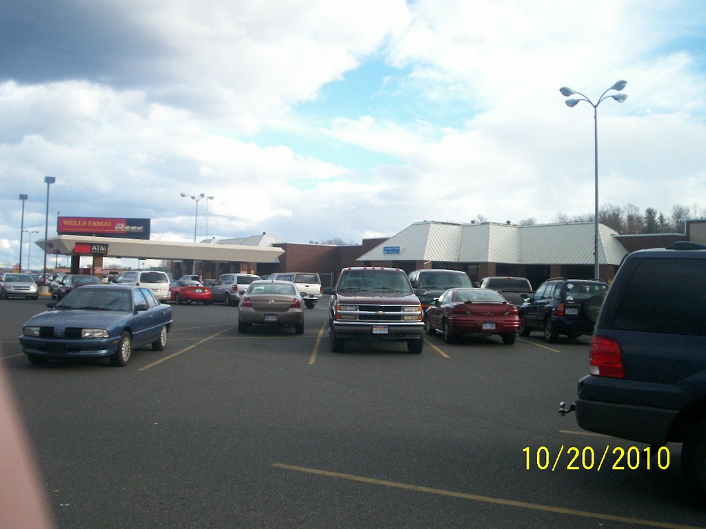 Marquette Mall A view of the west half of the Marquette Ma… Flickr