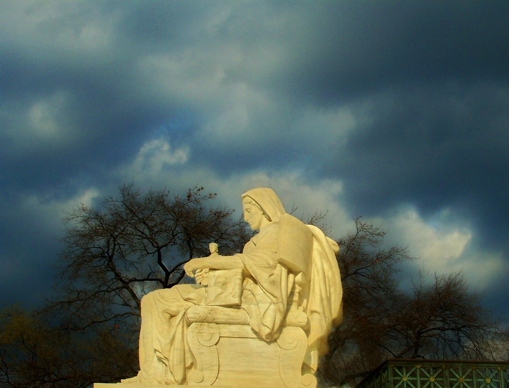 Statue outside The Supreme CourtWashington DC Lynn Flickr