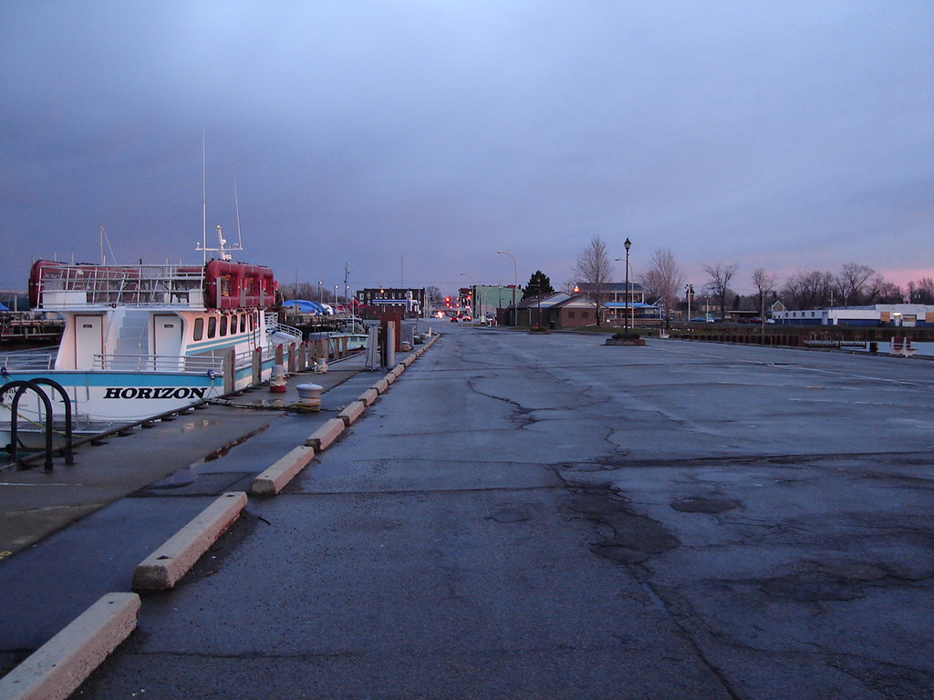 Lake Erie Dunkirk, NY On the pier looking south to downt… Flickr
