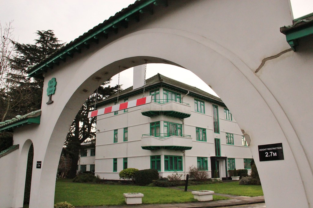 Elm Park Court, Pinner, Middx. A group of 1930's grade II … Flickr