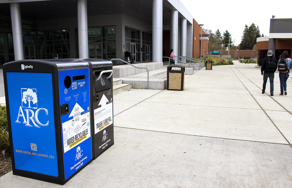Recycle Bins 003 Big Belly unit in a value of 7,000 outsi… Flickr
