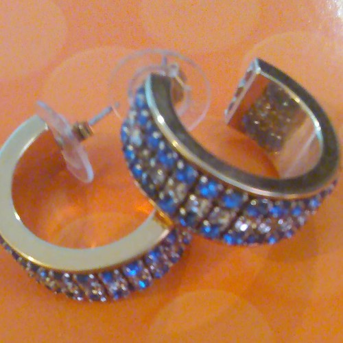 Really nice earrings for only 6 at Flickr