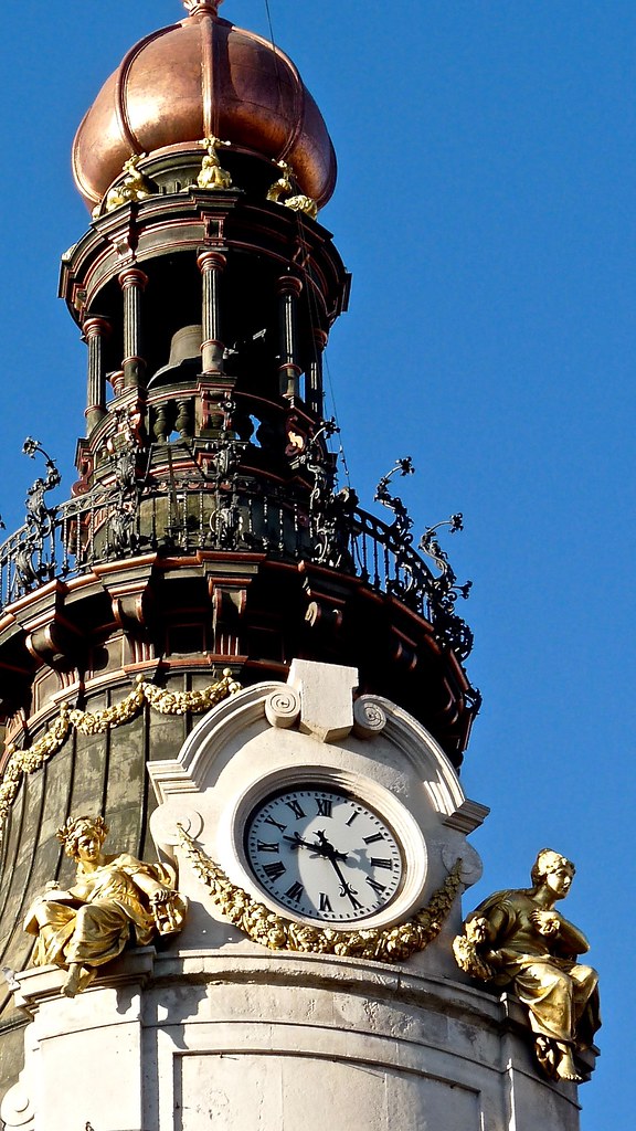 Clock of Fair, Clock sculpture of the Fair Palace, palacio… Flickr