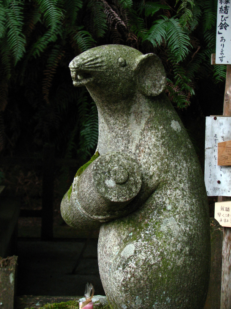 Otoyo Shrine rat statue A rat statue at Otoyo Shrine Flickr