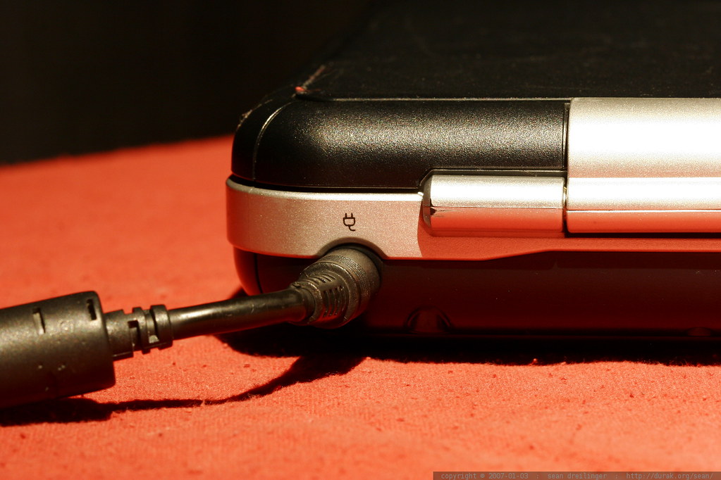 damage power connector (laptop is damaged, not the cable… Flickr