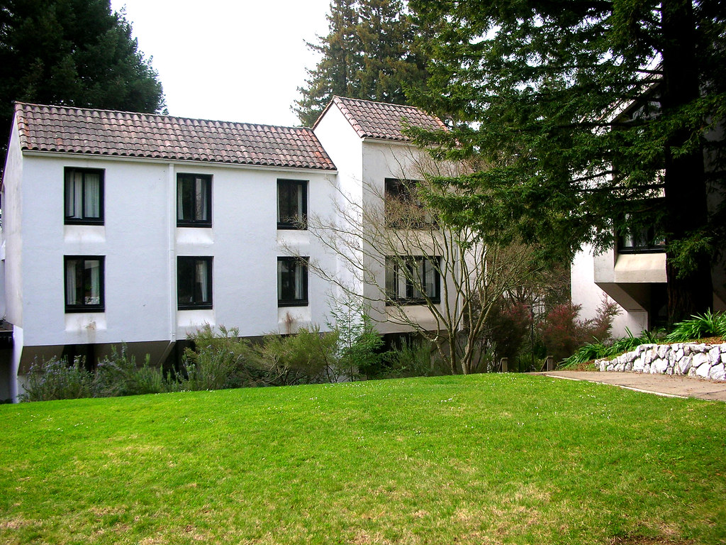 Crown Rutherford Dorm Rutherford Dormitory at UCSC's Crown… Flickr