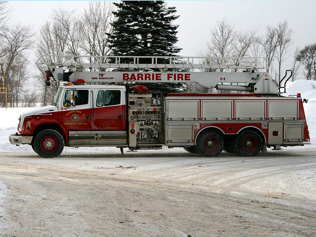 Barrie Fire Ladder 2 1996 Freightliner FL106 / KME (1050/5… Flickr