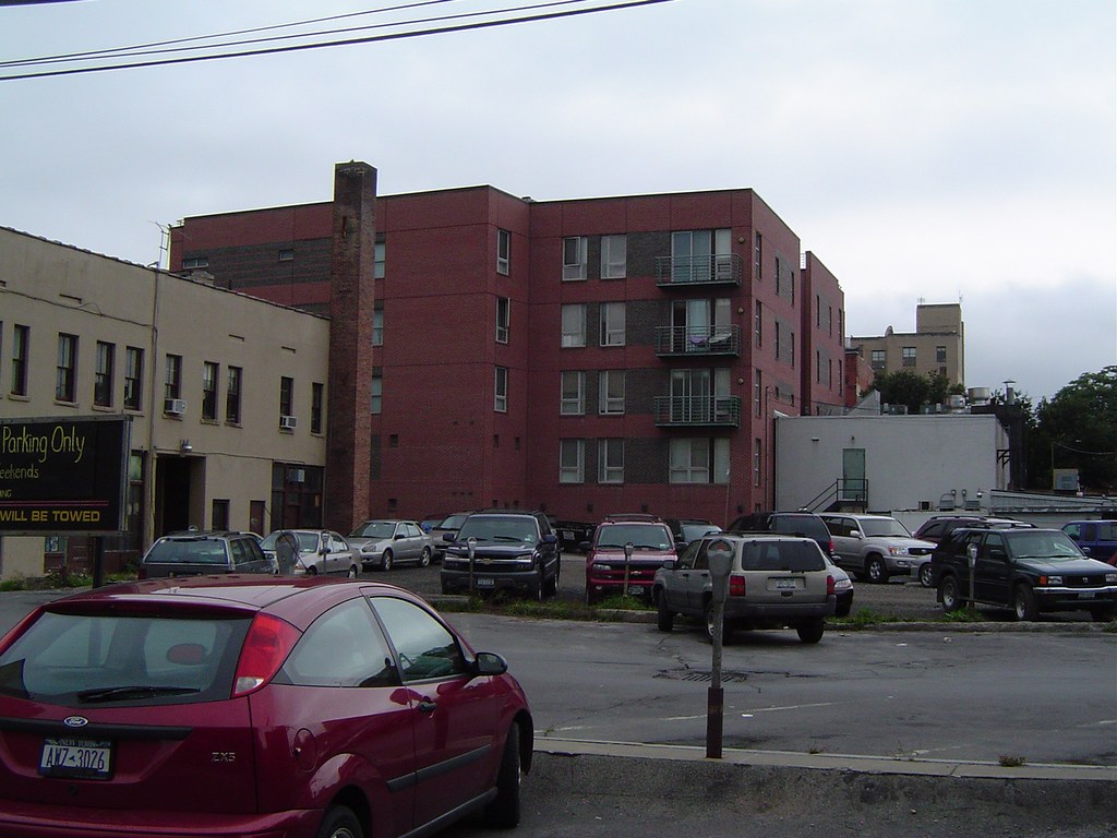 Ithaca, NY (Sep '06) downtown apartment building exithacan In