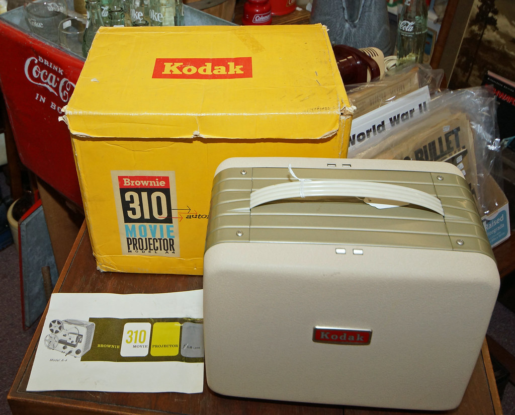 RD11349 Vintage KODAK BROWNIE 310 Film Movie Projector MODâ€¦ Flickr