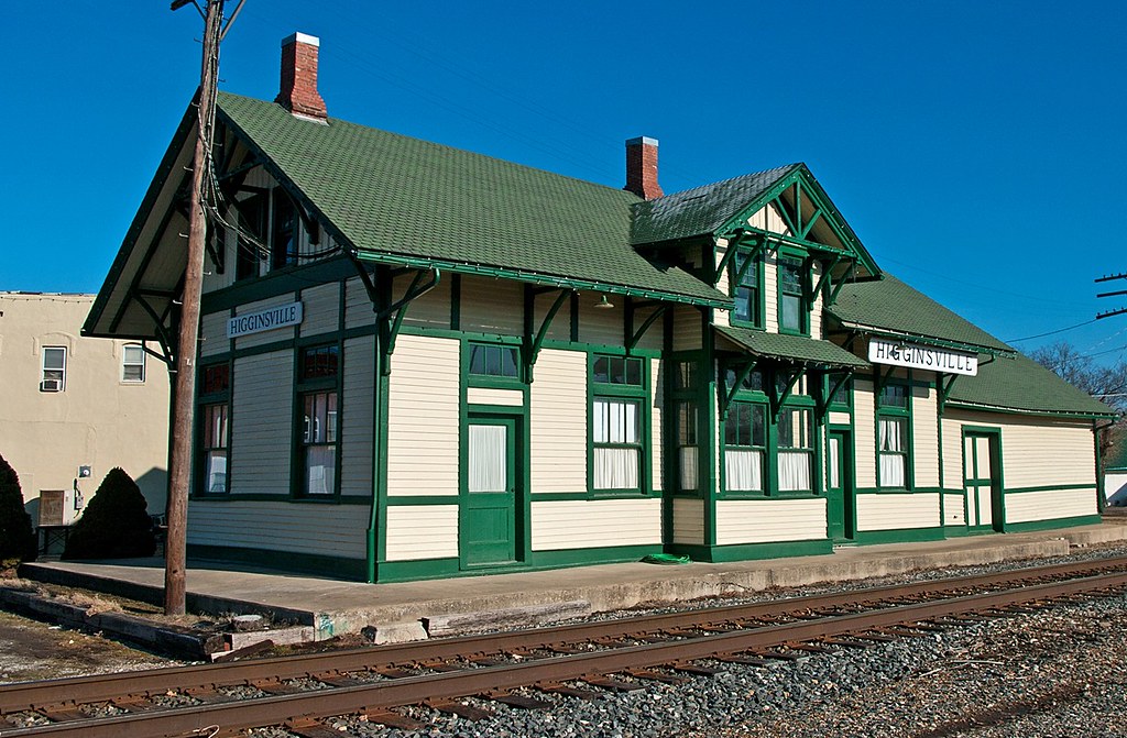Higginsville, MO train station Built by Chicago & Alton Ra… Flickr