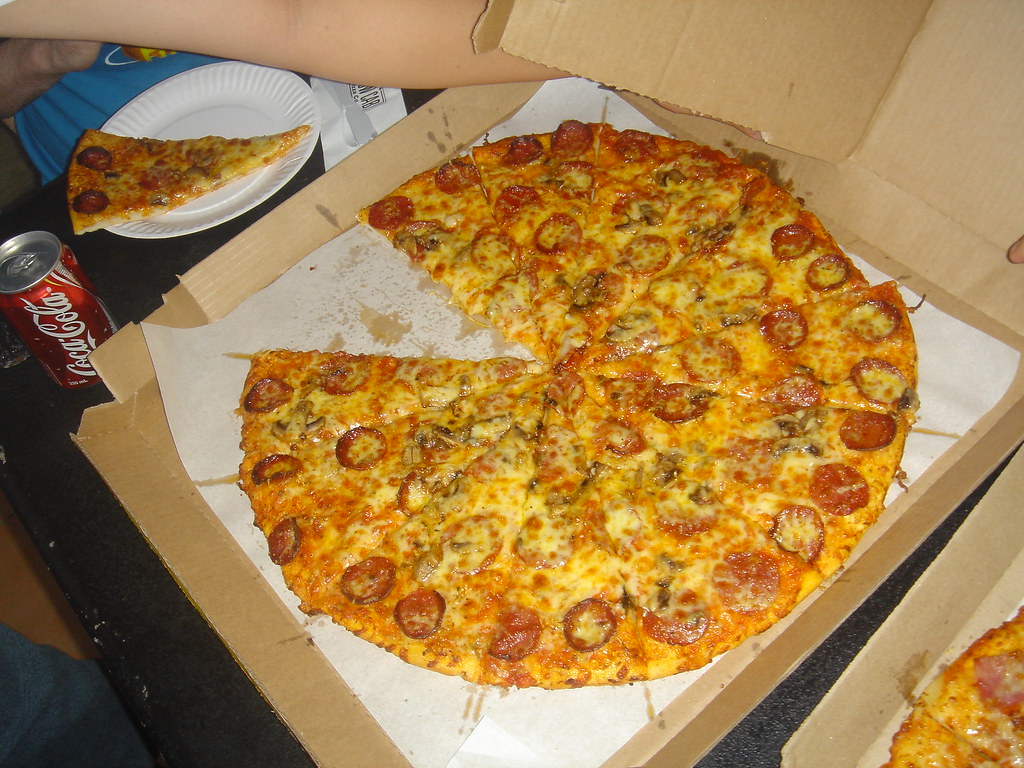 DSC02443 Large pepperoni & mushroom pizza from Yellow Cab … Flickr