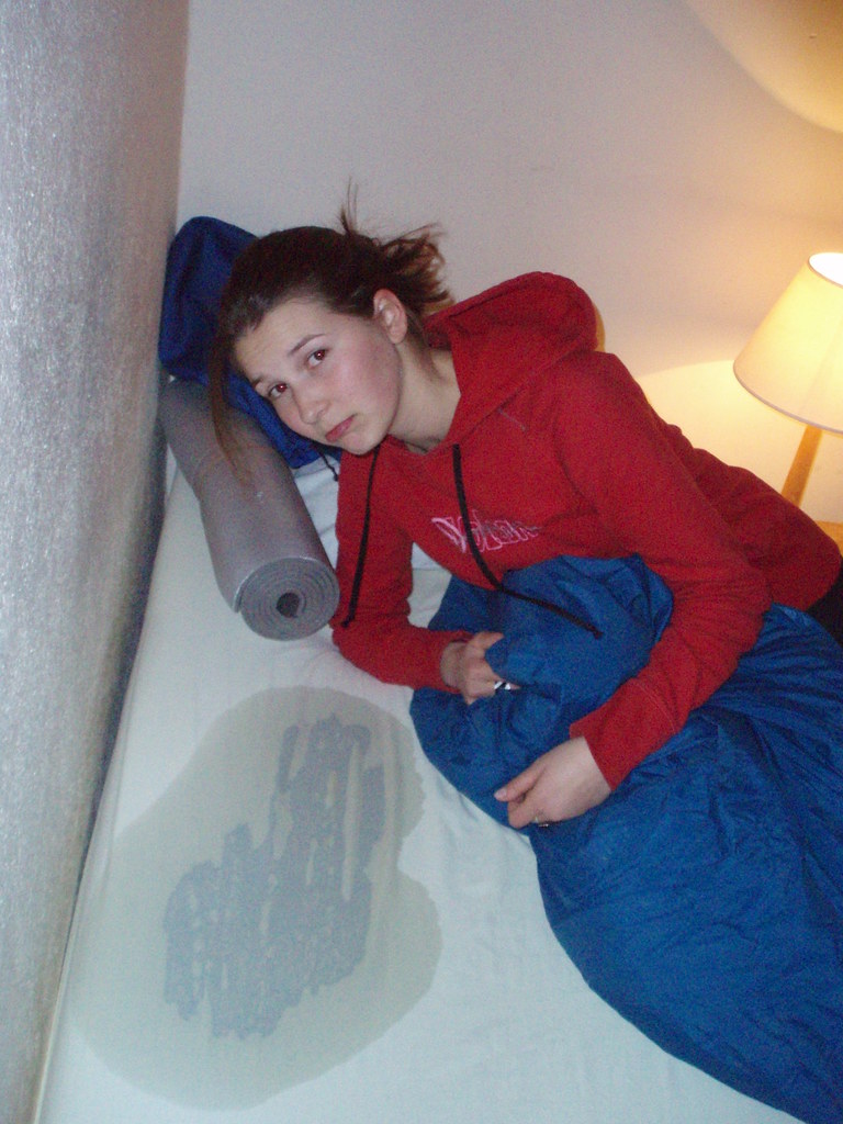 cha qui a fait pipi au lit....mdrrrr! tirlibibi_merguez