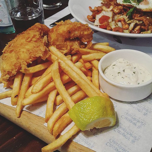 •Traditional Fish and Chips• Deepfried fish fillet with c… Flickr