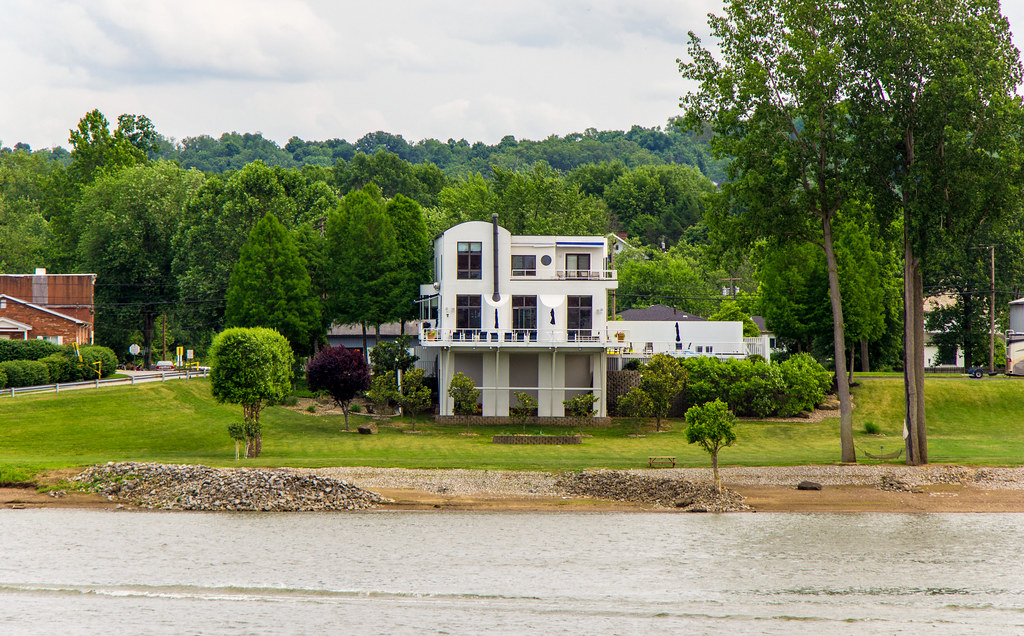 Williamstown House A house on the Ohio River in Williamsto… Flickr