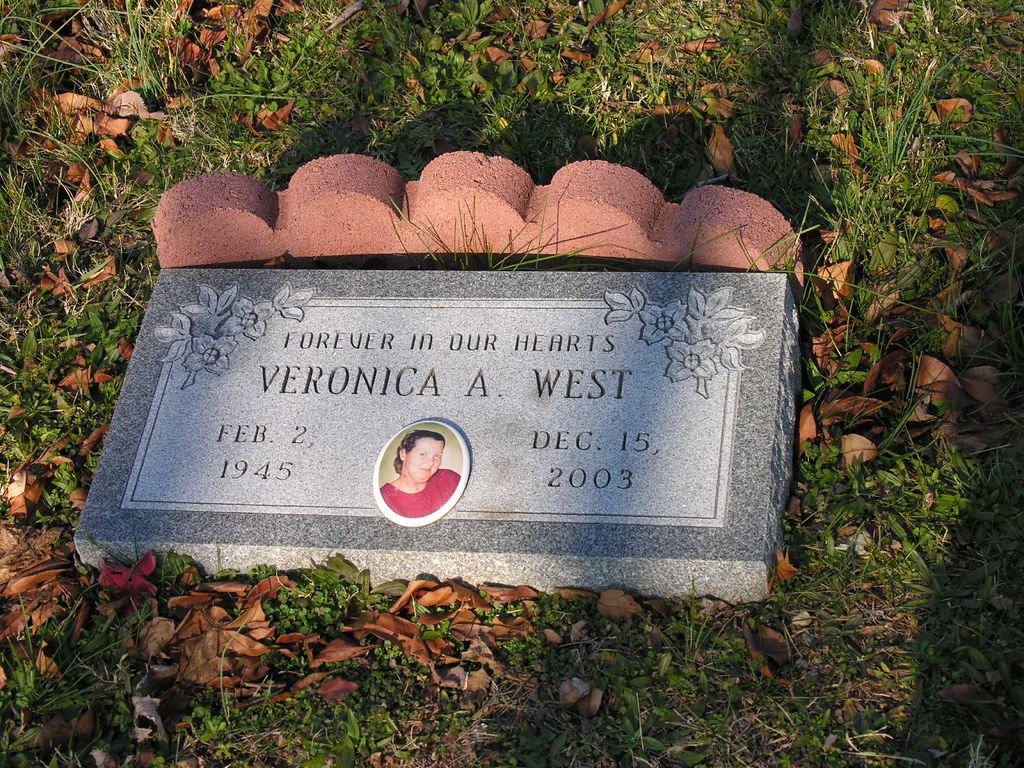 DSCN4028 Mt. Carmel Cemetery, Baltimore, Maryland December… Flickr