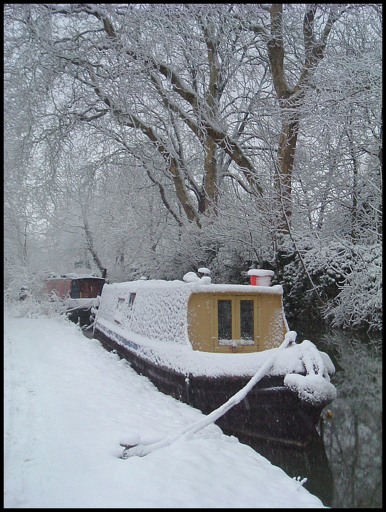 winter mooring snow at Hythe Bridge Moorings, Oxford www.i… Flickr