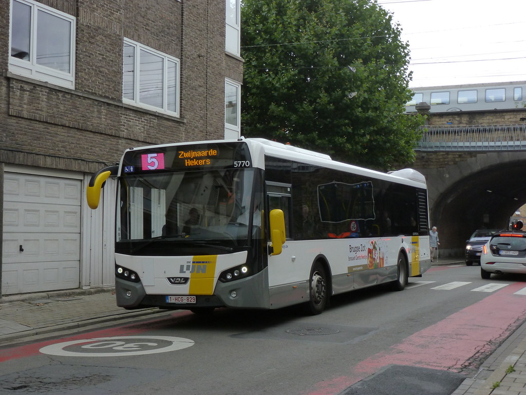 DE LIJN 5770 GENT BURGGRAVENLAAN 17082015 ©JC MICHEL Arthur B
