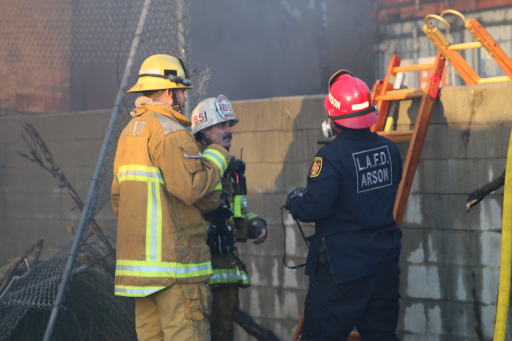 Los Angeles Firefighters Battle Major Emergency Fire in Gl… Flickr